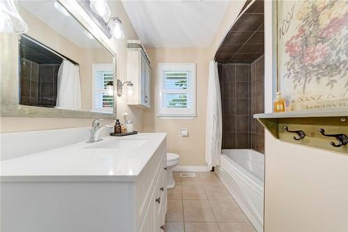 625 Golf Club Road, Hamilton, ON - Indoor Photo Showing Bathroom