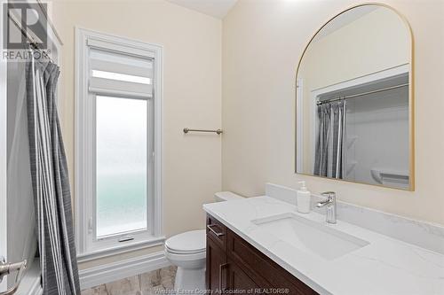 517 Veneto Street, Lakeshore, ON - Indoor Photo Showing Bathroom