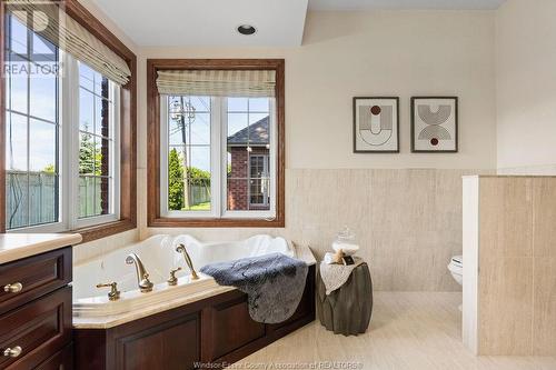 3381 Gundy Park, Windsor, ON - Indoor Photo Showing Bathroom