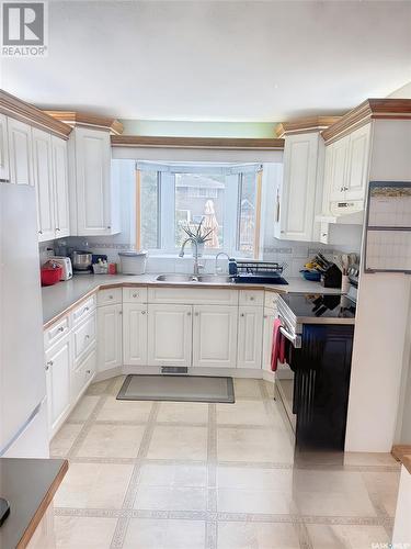 294 Hanley Crescent, Regina, SK - Indoor Photo Showing Kitchen