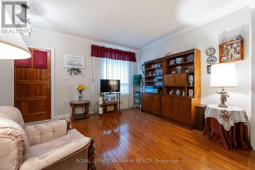 23 Eldon Avenue, Toronto (Danforth Village-East York), ON - Indoor Photo Showing Living Room