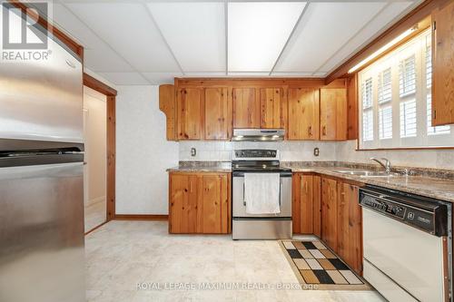 30 Guernsey Drive, Toronto (Etobicoke West Mall), ON - Indoor Photo Showing Kitchen With Double Sink