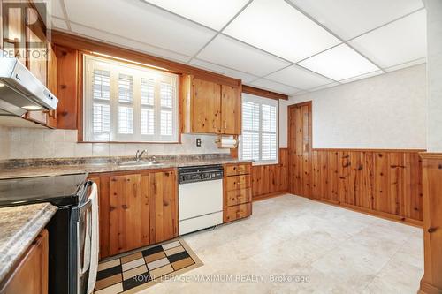 30 Guernsey Drive, Toronto (Etobicoke West Mall), ON - Indoor Photo Showing Kitchen