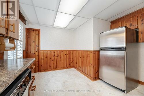 30 Guernsey Drive, Toronto (Etobicoke West Mall), ON - Indoor Photo Showing Kitchen