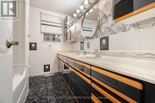 30 Guernsey Drive, Toronto (Etobicoke West Mall), ON - Indoor Photo Showing Bathroom