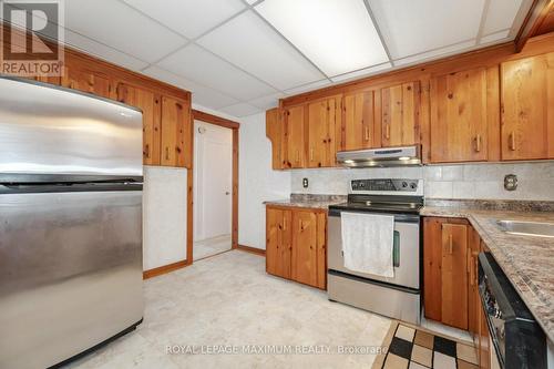 30 Guernsey Drive, Toronto (Etobicoke West Mall), ON - Indoor Photo Showing Kitchen