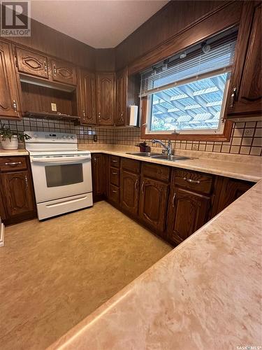 326 U Avenue N, Saskatoon, SK - Indoor Photo Showing Kitchen With Double Sink