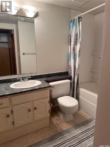 326 U Avenue N, Saskatoon, SK - Indoor Photo Showing Bathroom