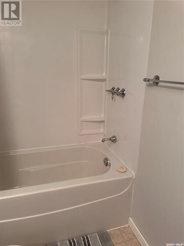 326 U Avenue N, Saskatoon, SK - Indoor Photo Showing Bathroom