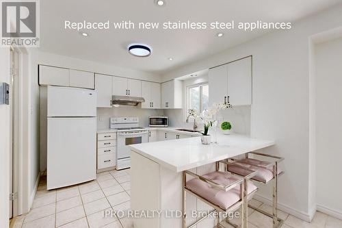 46 Calverley Trail, Toronto (Highland Creek), ON - Indoor Photo Showing Kitchen