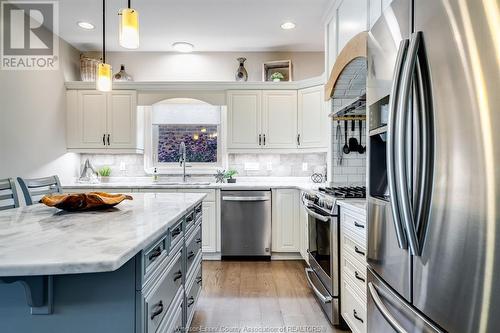 210 Sandybrook Way, Kingsville, ON - Indoor Photo Showing Kitchen With Upgraded Kitchen