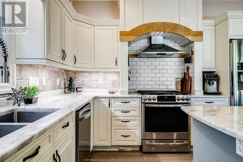 210 Sandybrook Way, Kingsville, ON - Indoor Photo Showing Kitchen With Upgraded Kitchen