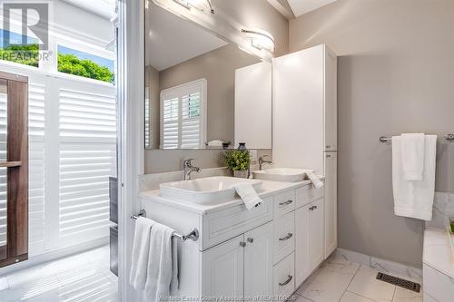 210 Sandybrook Way, Kingsville, ON - Indoor Photo Showing Bathroom