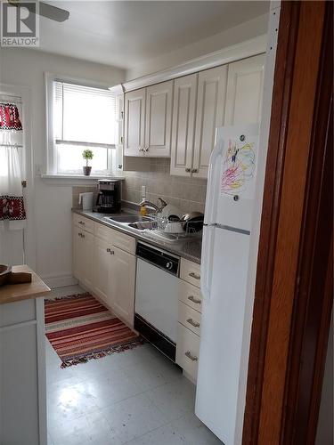 325 Homewood Drive, Greater Sudbury, ON - Indoor Photo Showing Kitchen