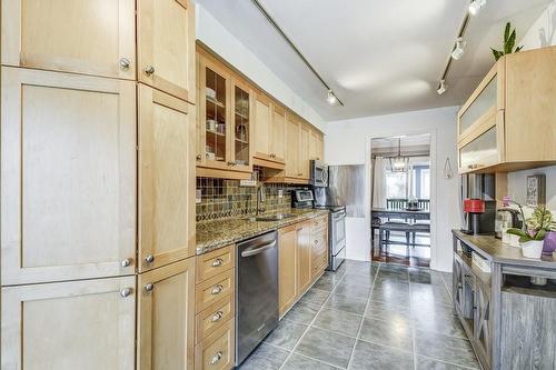 2438 Malcolm Crescent, Burlington, ON - Indoor Photo Showing Kitchen