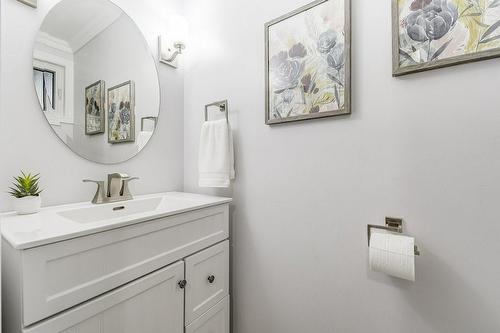 2438 Malcolm Crescent, Burlington, ON - Indoor Photo Showing Bathroom