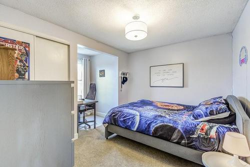 2438 Malcolm Crescent, Burlington, ON - Indoor Photo Showing Bedroom