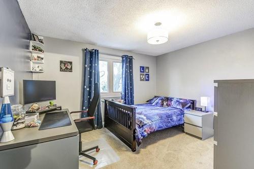 2438 Malcolm Crescent, Burlington, ON - Indoor Photo Showing Bedroom