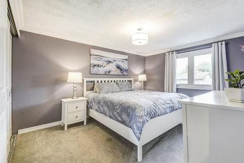 2438 Malcolm Crescent, Burlington, ON - Indoor Photo Showing Bedroom