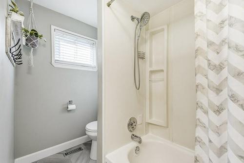 2438 Malcolm Crescent, Burlington, ON - Indoor Photo Showing Bathroom