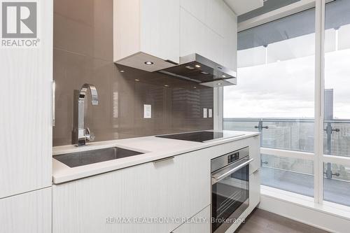 2804 - 1 Bloor Street E, Toronto (Church-Yonge Corridor), ON - Indoor Photo Showing Kitchen With Upgraded Kitchen