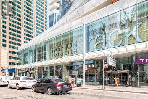 2804 - 1 Bloor Street E, Toronto (Church-Yonge Corridor), ON - Outdoor