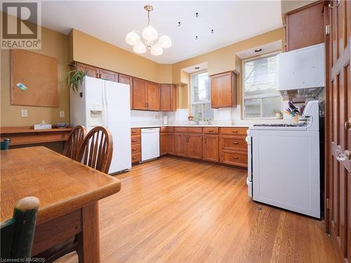 412 11Th Street E, Owen Sound, ON - Indoor Photo Showing Kitchen