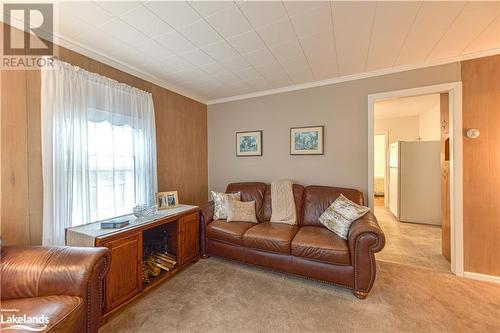 13 Albany Avenue, Orillia, ON - Indoor Photo Showing Living Room