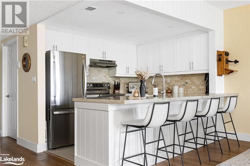 321 Grandview Hilltop Drive Unit# 3, Huntsville, ON - Indoor Photo Showing Kitchen