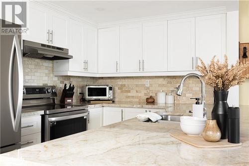 Upgraded countertops, cabinetry & backsplash! - 321 Grandview Hilltop Drive Unit# 3, Huntsville, ON - Indoor Photo Showing Kitchen With Stainless Steel Kitchen