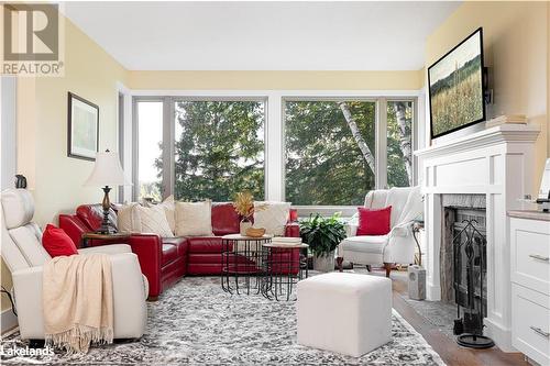 321 Grandview Hilltop Drive Unit# 3, Huntsville, ON - Indoor Photo Showing Living Room