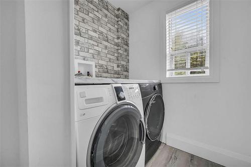 2nd floor laundry room - 177 Maplewood Avenue, Hamilton, ON - Indoor Photo Showing Laundry Room