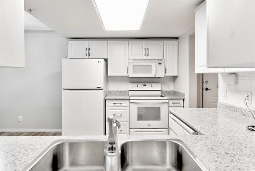 310-1966 Enterprise Way, Kelowna, BC - Indoor Photo Showing Kitchen