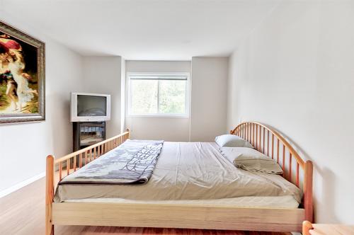 310-1966 Enterprise Way, Kelowna, BC - Indoor Photo Showing Bedroom