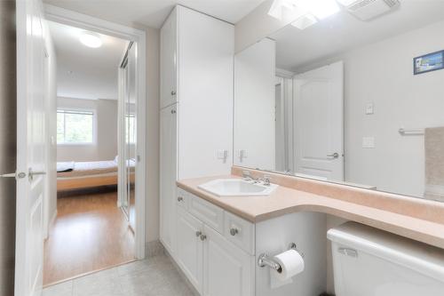 310-1966 Enterprise Way, Kelowna, BC - Indoor Photo Showing Bathroom