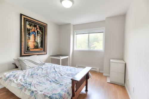 310-1966 Enterprise Way, Kelowna, BC - Indoor Photo Showing Bedroom