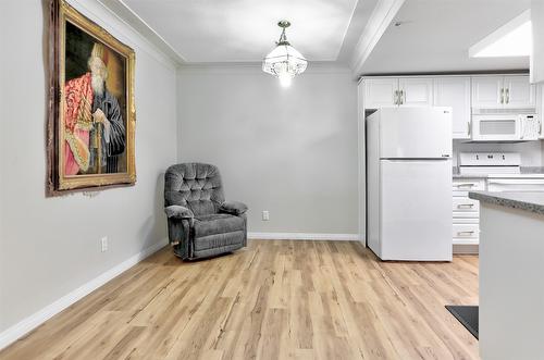 310-1966 Enterprise Way, Kelowna, BC - Indoor Photo Showing Kitchen