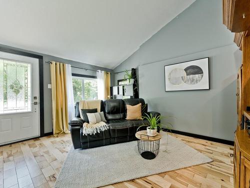 Living room - 467 Rue Bachand, Coaticook, QC - Indoor Photo Showing Living Room