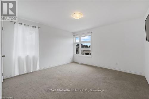 7864 Seabiscuit Drive, Niagara Falls, ON - Indoor Photo Showing Other Room