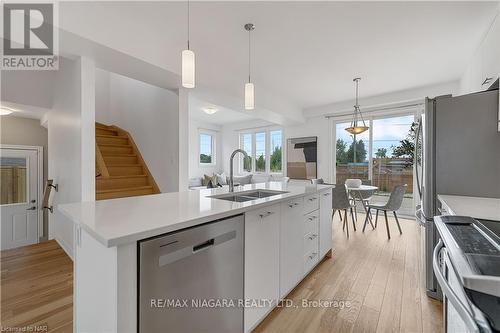 7864 Seabiscuit Drive, Niagara Falls, ON - Indoor Photo Showing Kitchen With Double Sink With Upgraded Kitchen