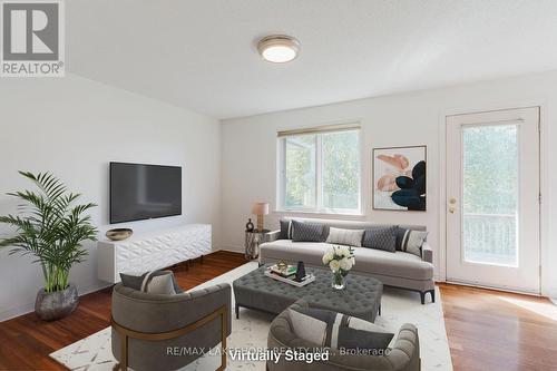 333 Booth Court, Cobourg, ON - Indoor Photo Showing Living Room