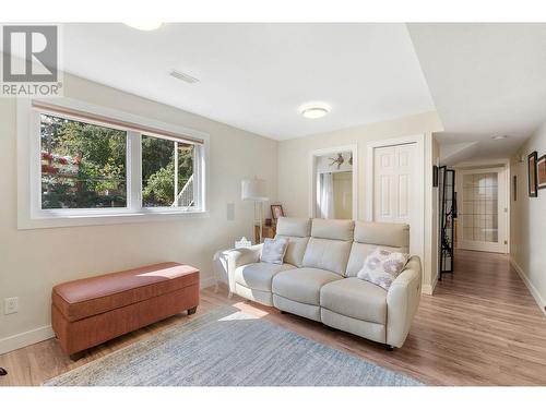 433 Trumpeter Road Lot# 4, Kelowna, BC - Indoor Photo Showing Living Room