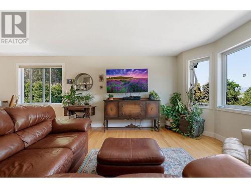 433 Trumpeter Road Lot# 4, Kelowna, BC - Indoor Photo Showing Living Room