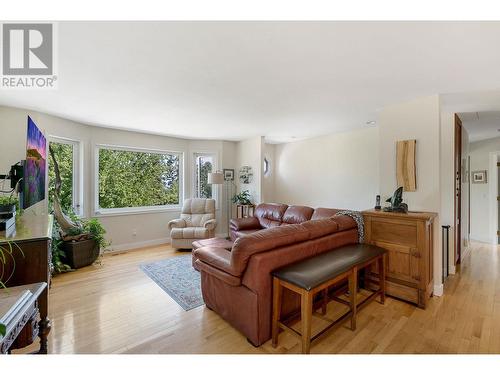 433 Trumpeter Road Lot# 4, Kelowna, BC - Indoor Photo Showing Living Room