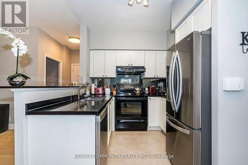 718 - 16 Dallimore Circle, Toronto (Banbury-Don Mills), ON - Indoor Photo Showing Kitchen