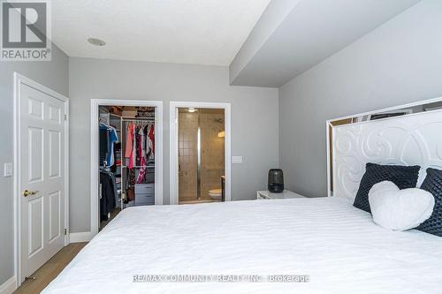 718 - 16 Dallimore Circle, Toronto (Banbury-Don Mills), ON - Indoor Photo Showing Bedroom