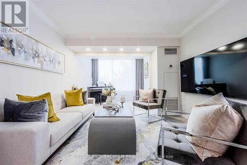 301 - 110 Promenade Circle, Vaughan, ON - Indoor Photo Showing Living Room