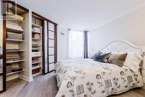 301 - 110 Promenade Circle, Vaughan (Brownridge), ON - Indoor Photo Showing Bedroom