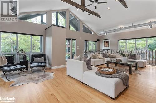 21 Trails End, Collingwood, ON - Indoor Photo Showing Living Room