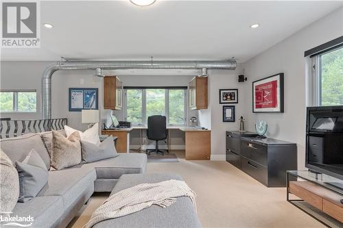 21 Trails End, Collingwood, ON - Indoor Photo Showing Living Room